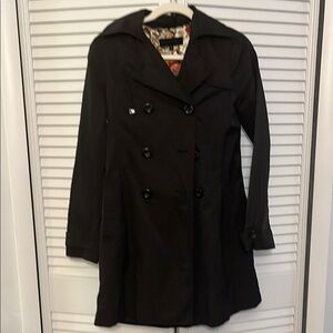 Steve Madden. Women's Black Pea style lightweight rain jacket. Size S